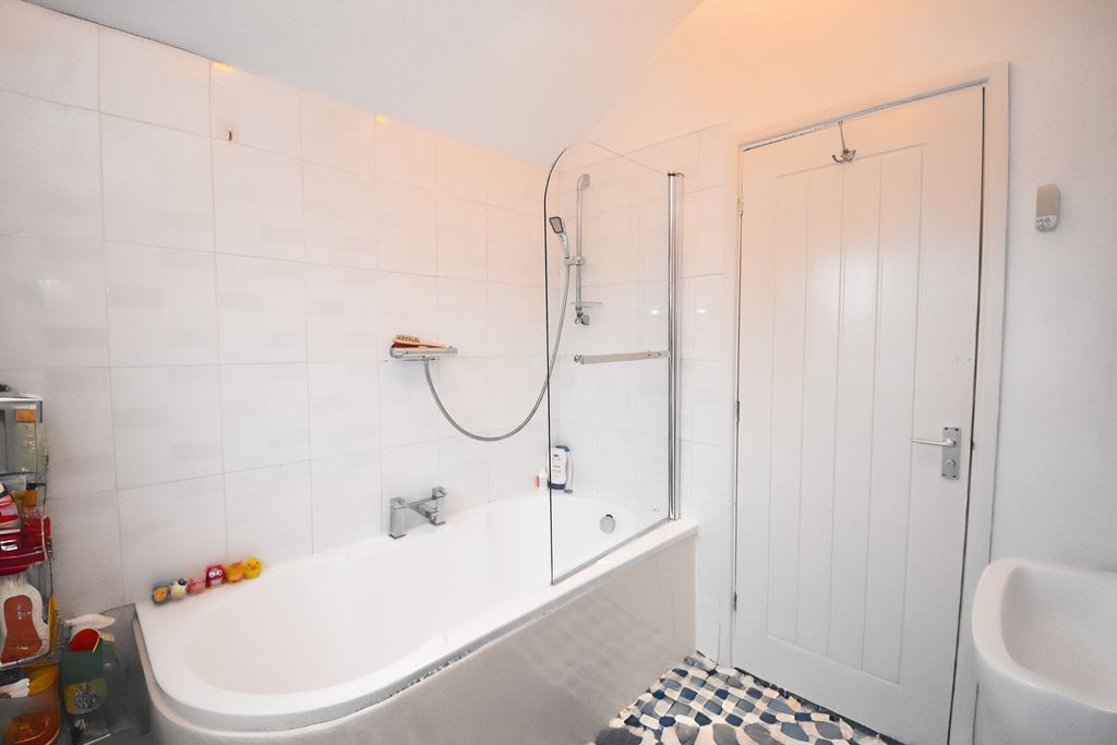 En-Suite Bathroom- click for photo gallery